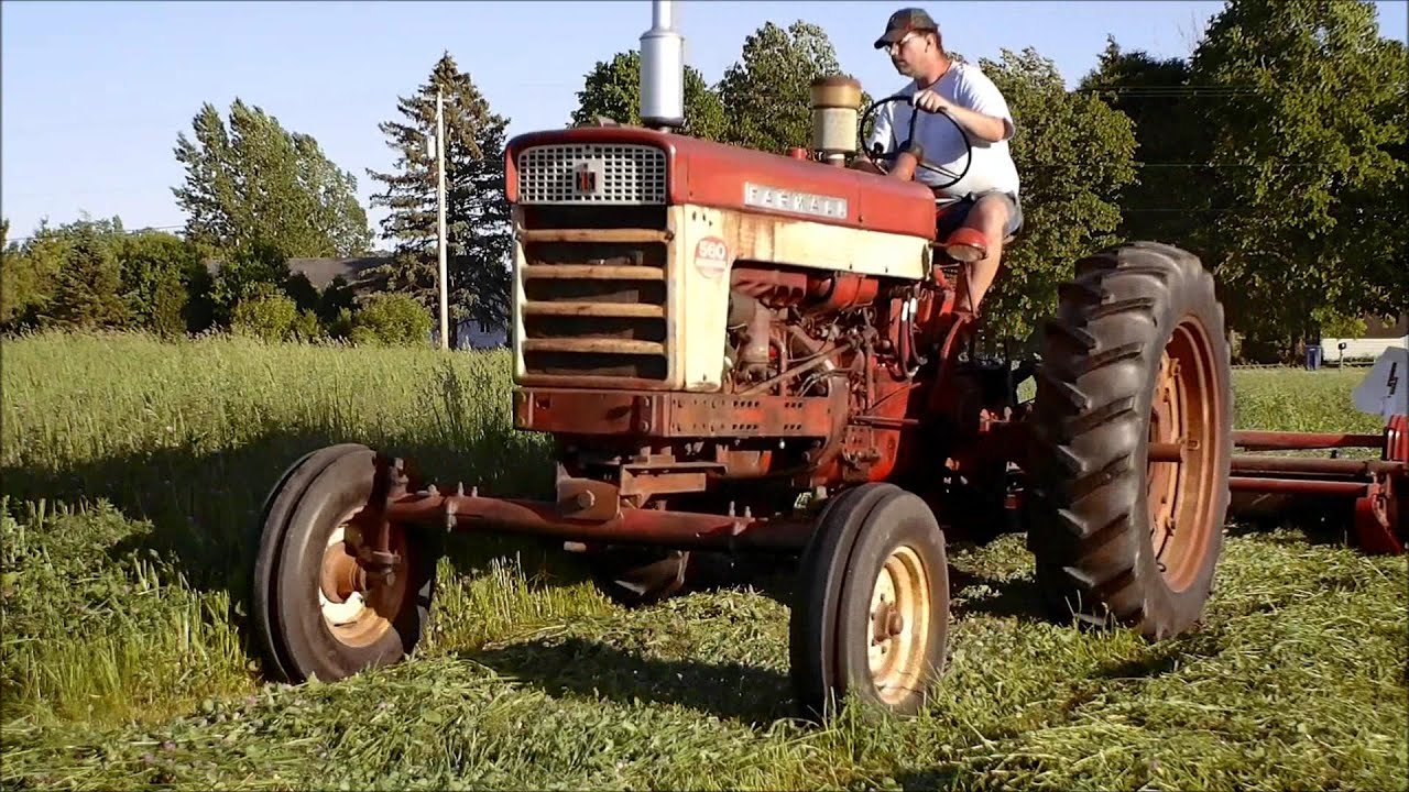 Farmall 560D With IH 120 Mower & 2A Conditioner In The First Cutting Of 2021