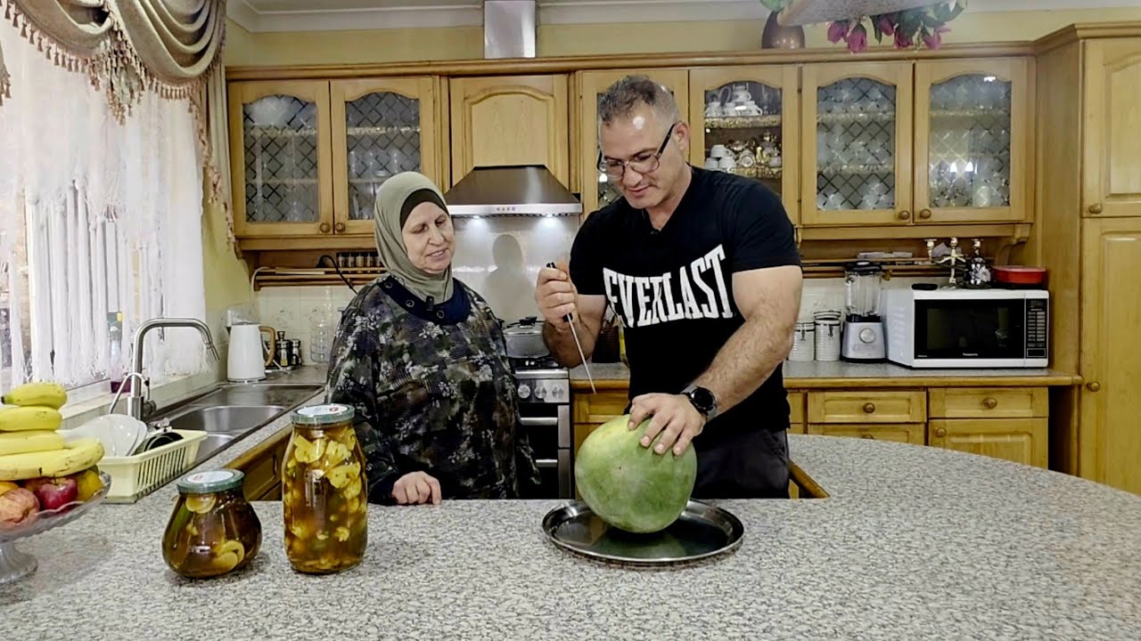 الحجيه كاعده من الصبح اتسوي باقلا بالدهن الحر والطرشي السريع 