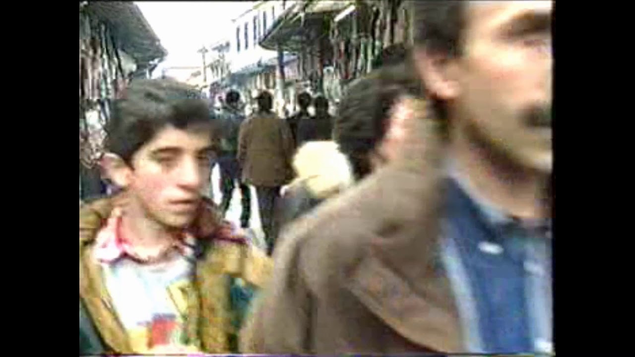 Bursa Okçular Çarşısı, yıl 1996. Daha internet hayatımıza girmemiş 90'lı yıllar herkes mutlu. #Bursa