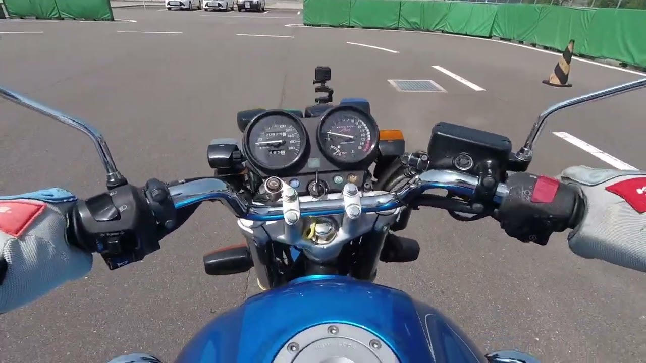 バイクのハンドル操作によるバランス の取り方