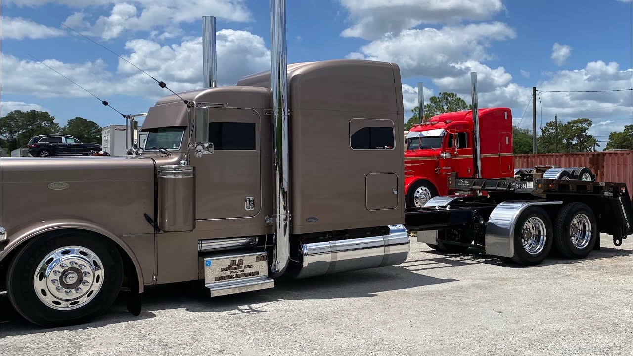 Peterbilt 379 ( Custom￼ Peterbilt loaded up on a lowboy)