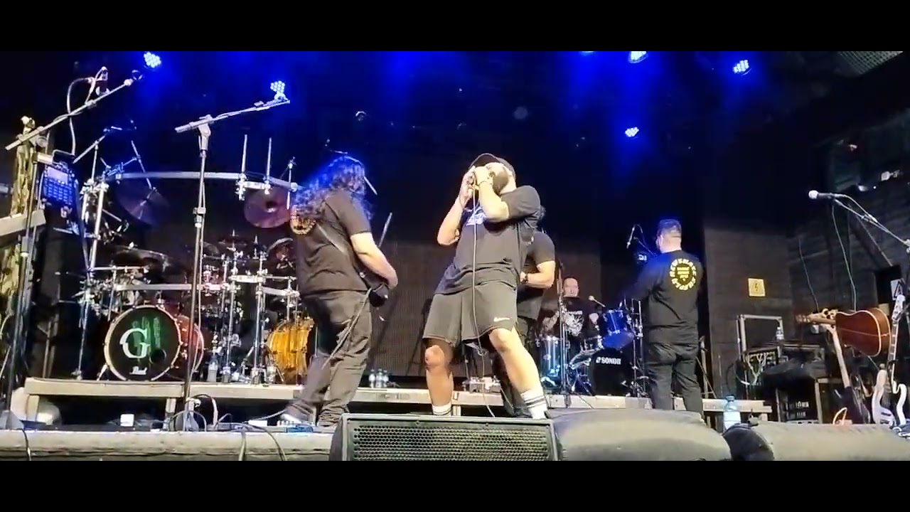 banda Alva -Abertura DDG Tour   correndo contra cavalos 🎤🎤