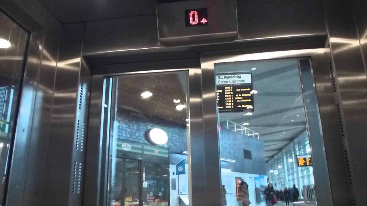 2011 SMW MRL-Traction elevator @ Jakobsberg Railway Station