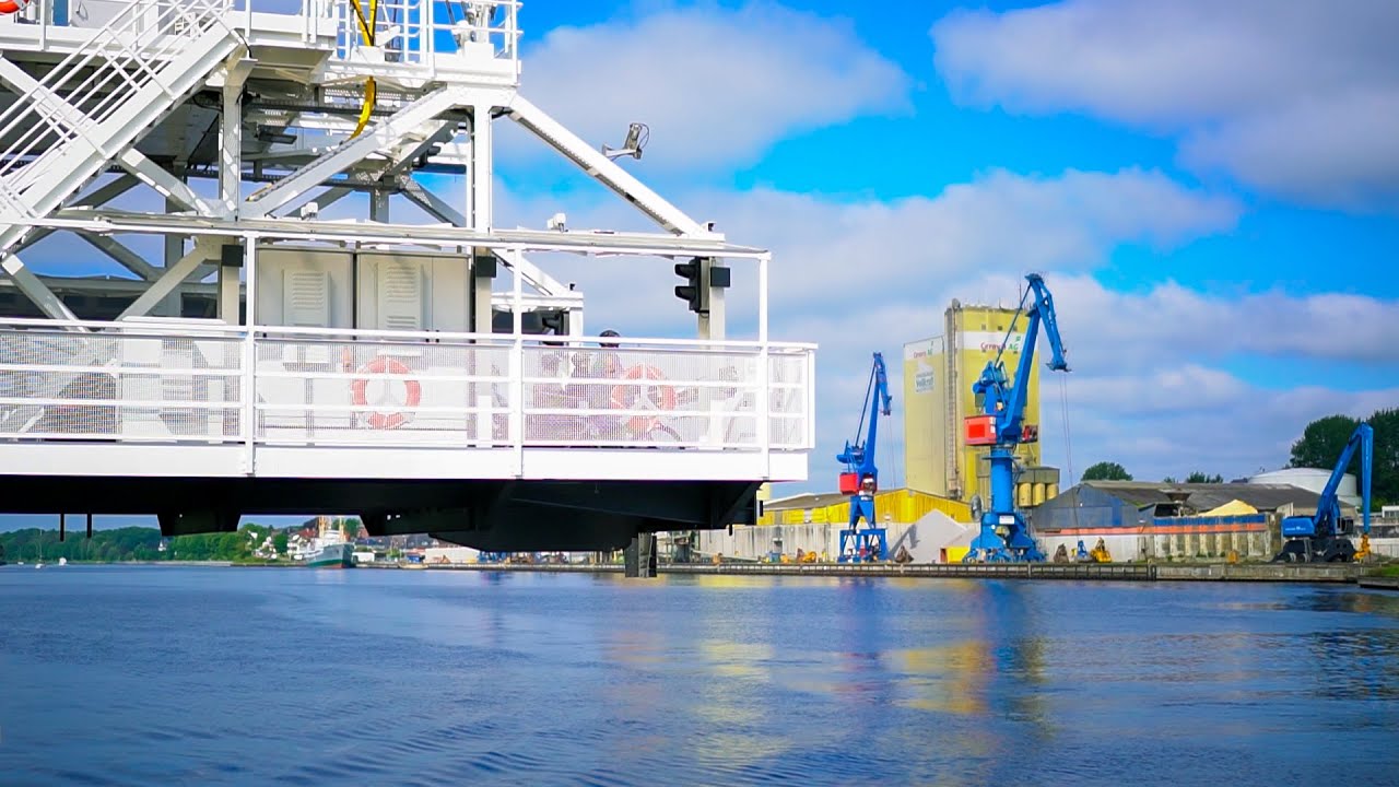 Übers Wasser schweben mit der Schwebefähre in Rendsburg