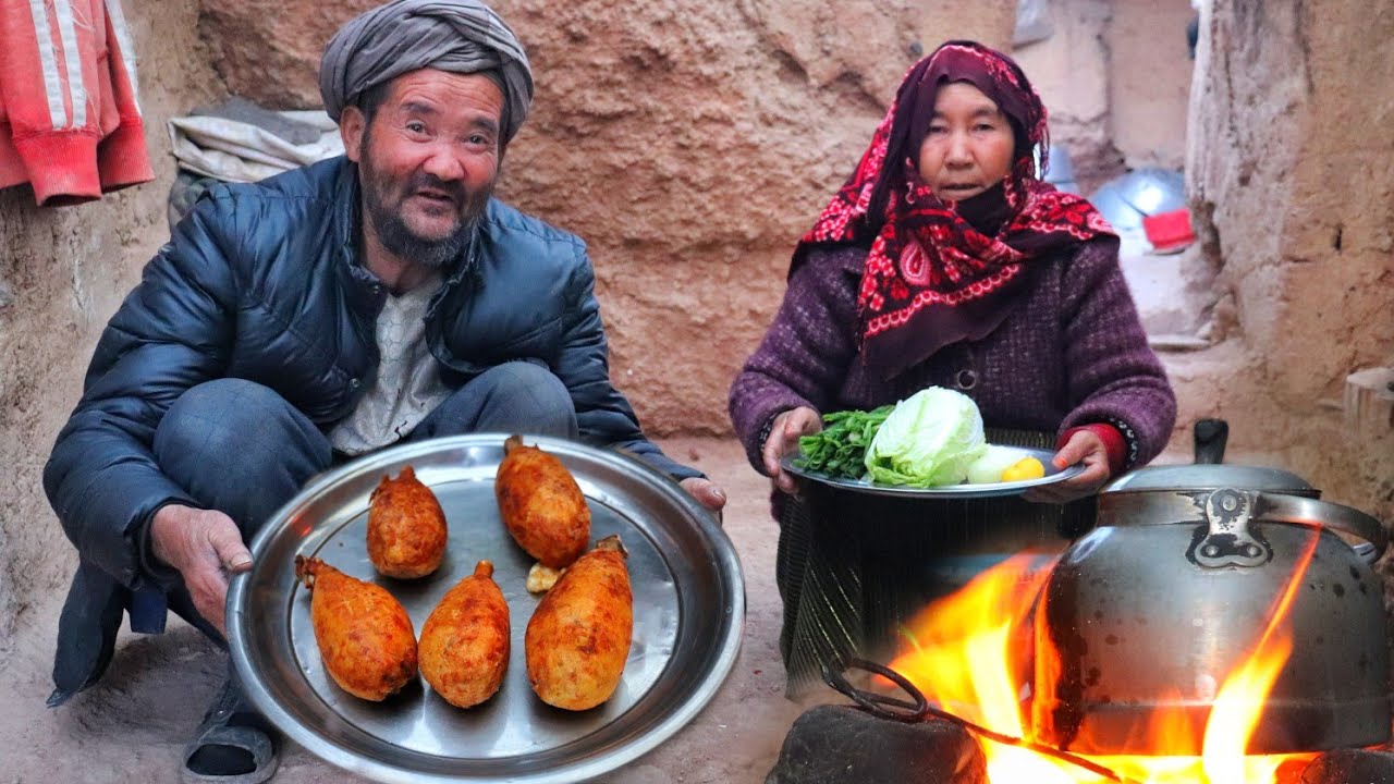Old couple's lifestyle in cave in winter: delicious afghani chicken recipe||Village Life Afghanistan