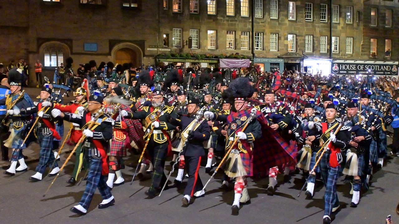 Crowd amazed by Tattoo Splendour! | 2026 Royal Edinburgh Military Tattoo March Out