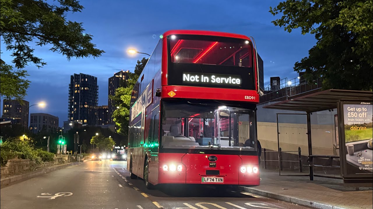 FRV. Go Ahead London Route 129. Great Eastern Quay - Lewisham Shopping Centre. EBD105 (LF25 SFV)