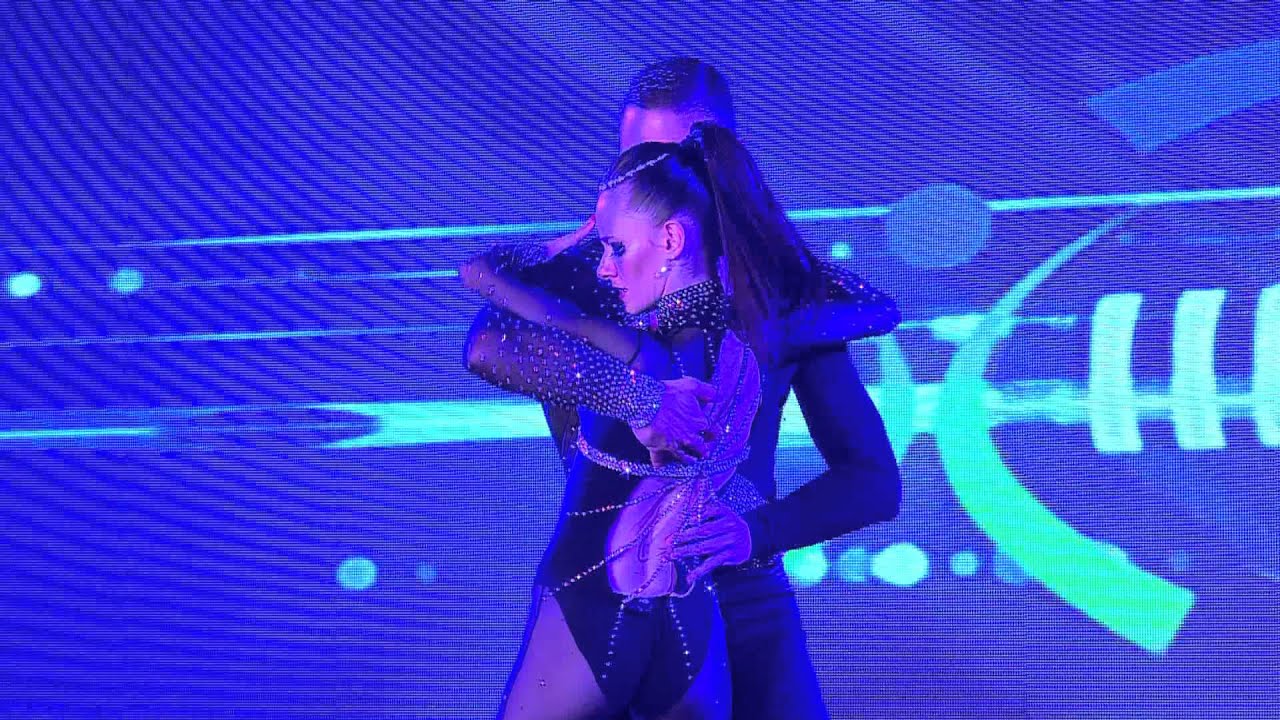 IIDC 2014: Andrea and Silvia Bachata Performance