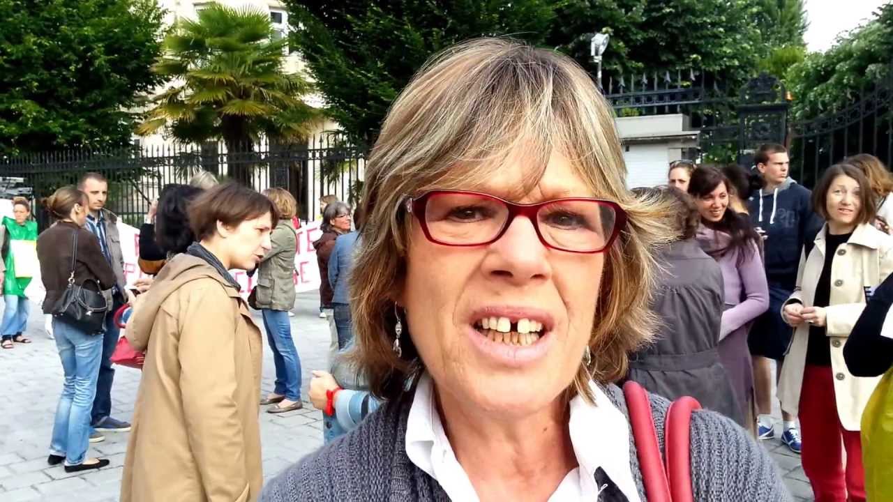 Manifestation du collège Clermont devant la préfecture de Pau