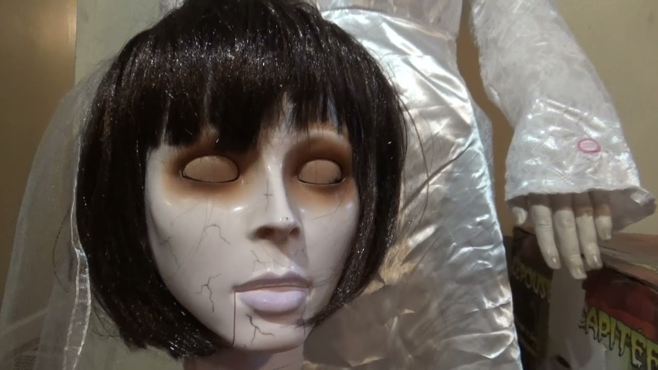 Gemmy 2008 5FT Life Size Animated Beheaded Bride