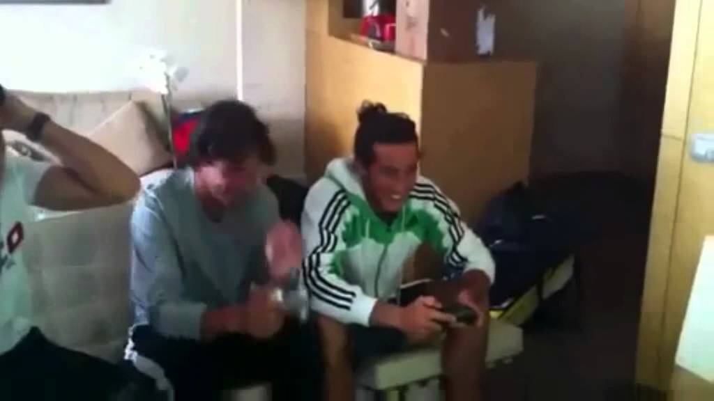 Rafa, Pico and Ferrer play video games