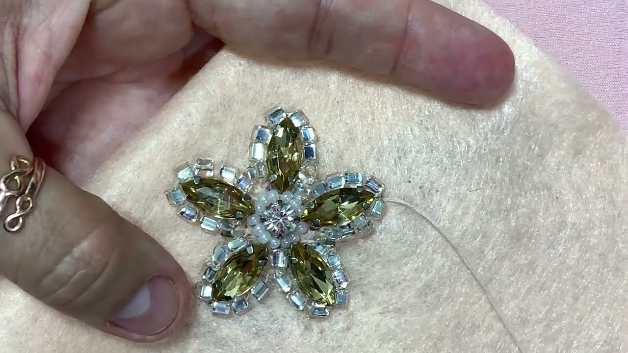 Bordado de pedraria - paetê - strass - chatons - vidrilho / aprenda passo a passo