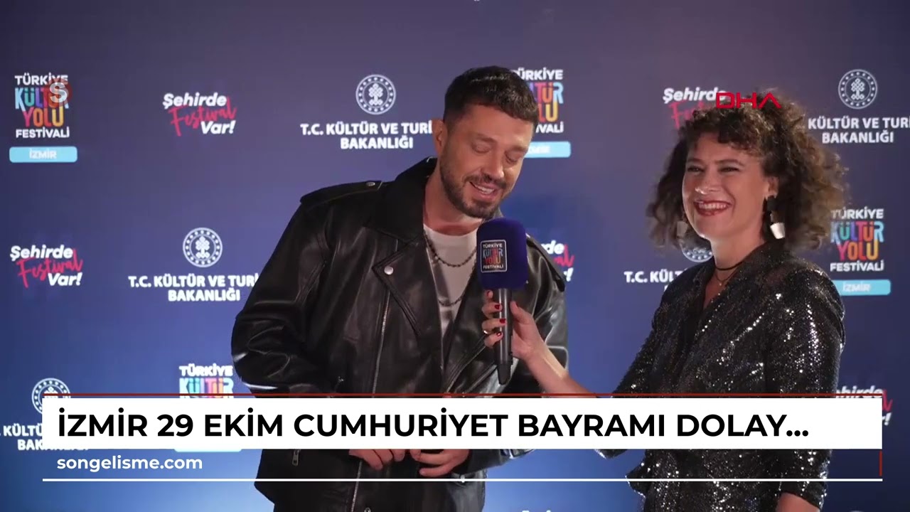 İZMİR 29 Ekim Cumhuriyet Bayramı dolayısıyla Gündoğdu Meydanı’nda Murat Boz sahne aldı