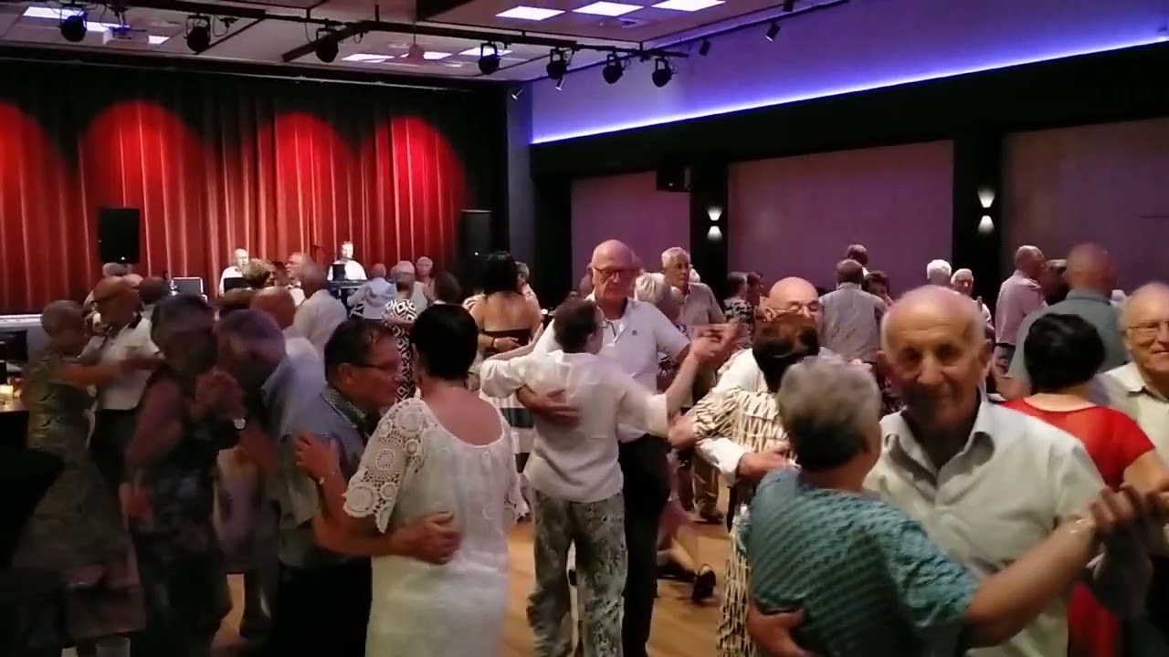 Een gezellig avondje uit in het Baexemerhof met orkest Reality op 19-08-2023. Een echte aanrader