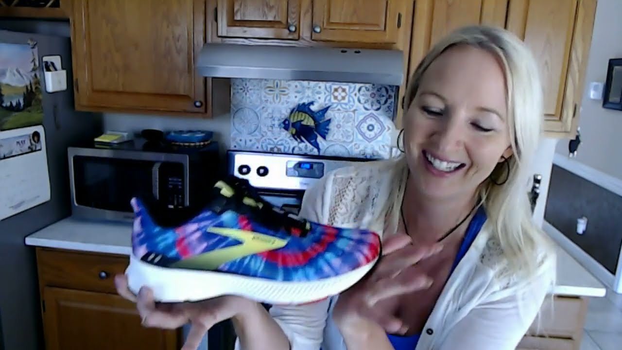 ASMR | Changing Out Shoelaces (Soft Spoken)