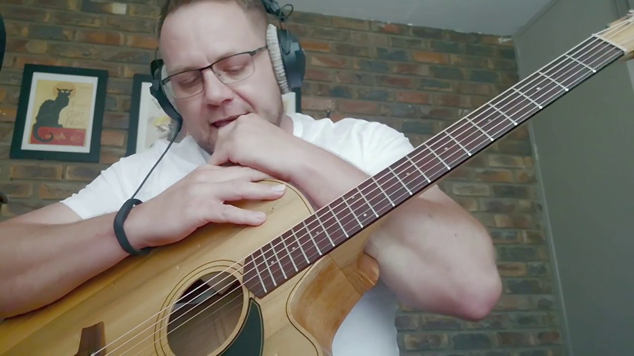 Demoing a Cole Clark Fat Lady 1