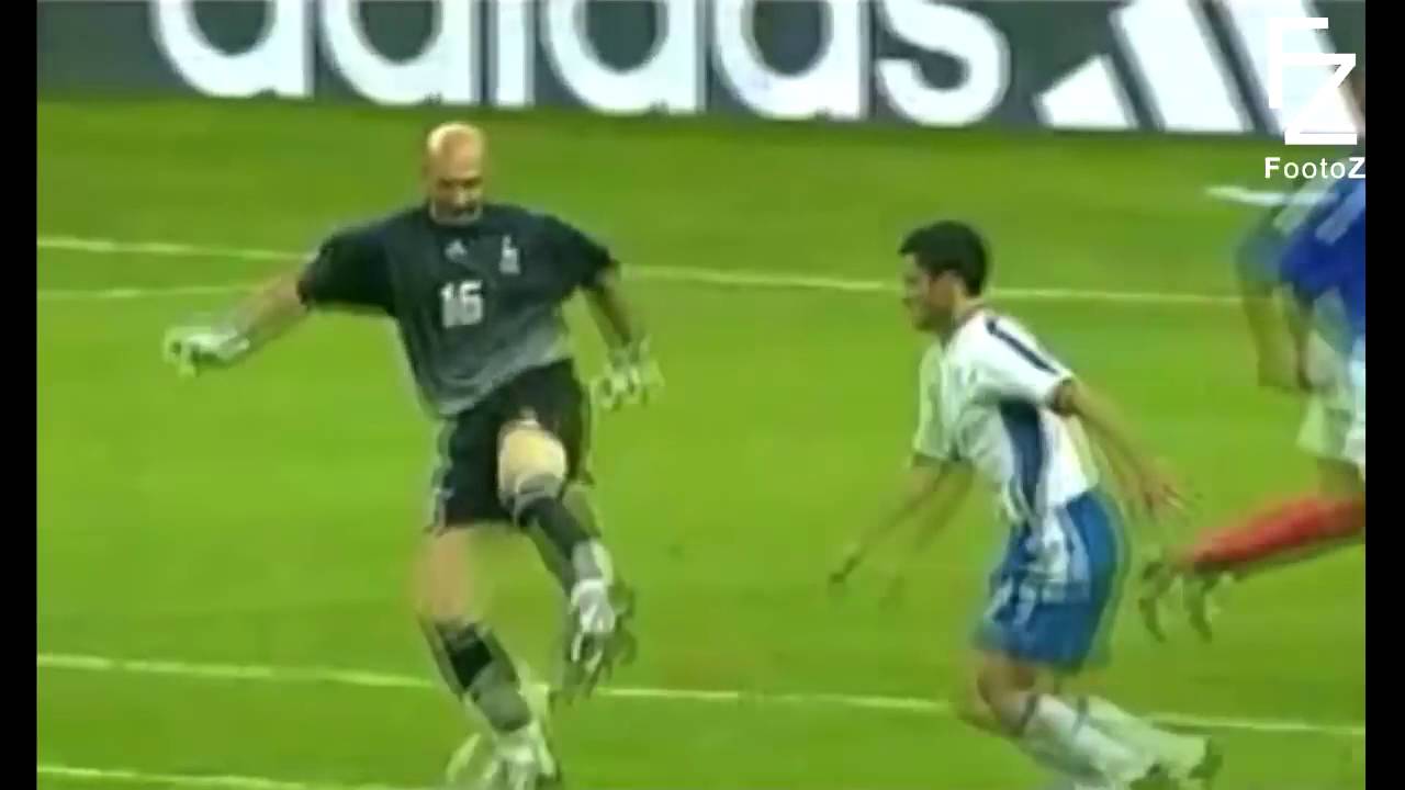 FABIEN BARTHEZ ● BEST SAVES EVER ● LEGENDARY GOALKEEPER