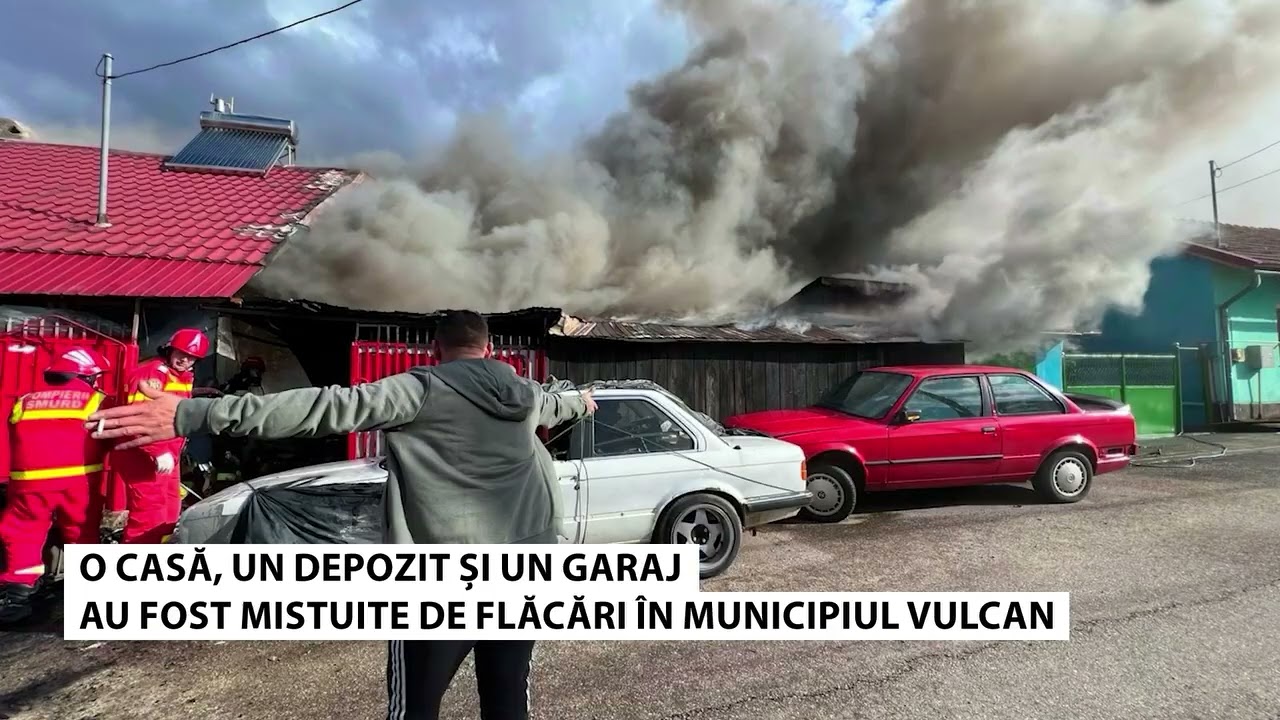 O casa, un depozit și un garaj mistuite de flăcări la Vulcan 