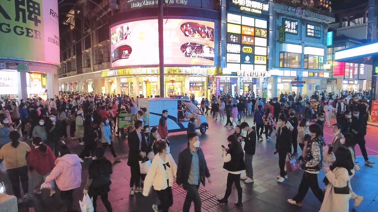 深圳跨年街頭人頭攢動，疫情也阻擋不了人們過節的熱情