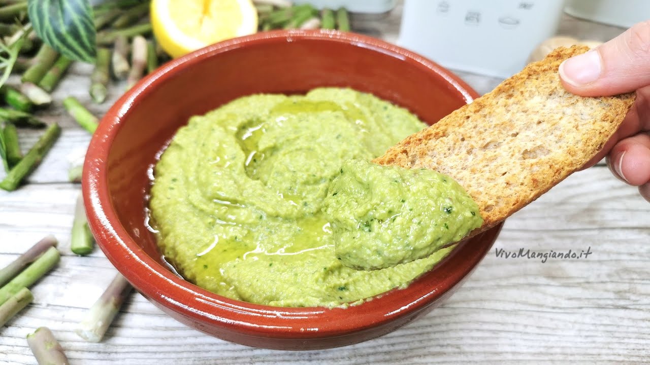 Pesto di asparagi, oltre che con la pasta è buonissimo anche con i crostini!
