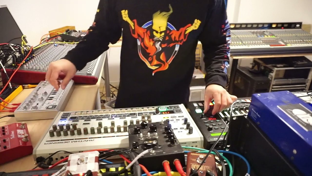 08 - BEHRINGER RD9 GABBER TEST - RD9 JAM   IMPROVISATION