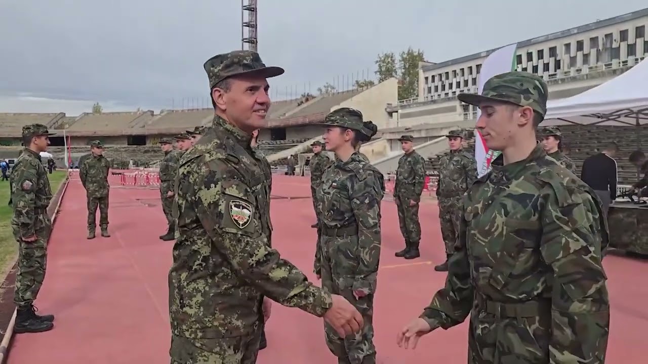 Демонстрация на строева подготовка от ученици