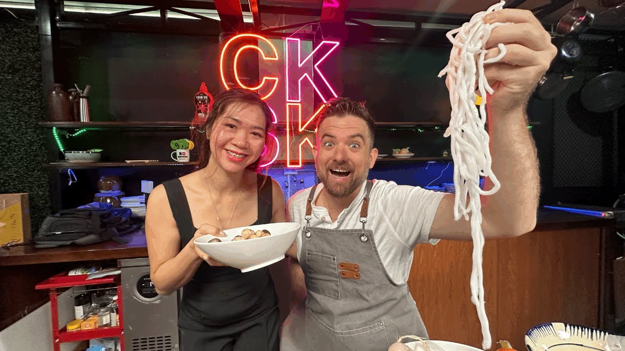 The SECRET to the best Vietnamese soup (LIVE)