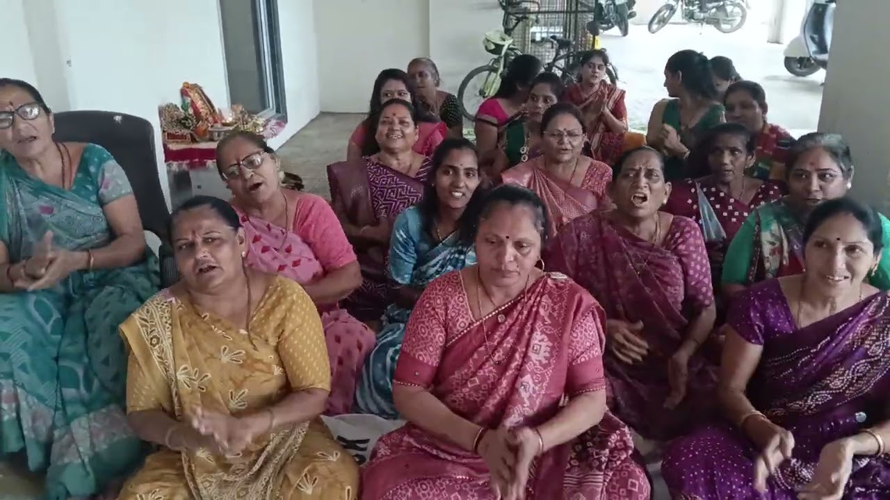 આ કિર્તન જોરદાર સાંભળો એકદમ નવુ 👌👌👌 પારુલ બેન ગોંડલીયા(લખેલુ છે)