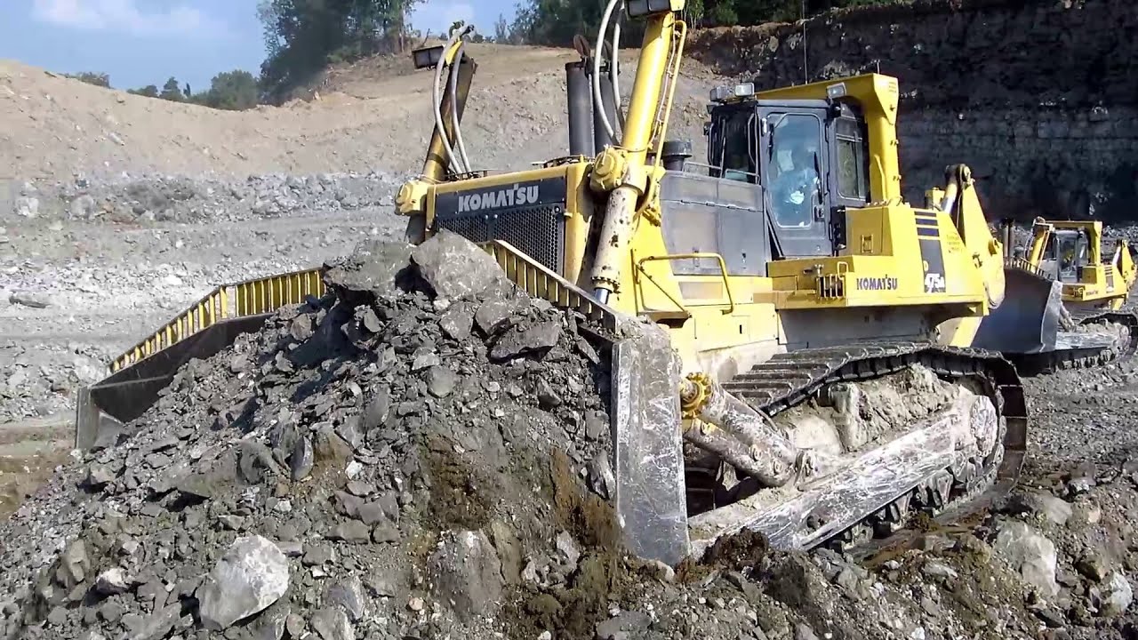 Ready to SHOVE!? - Komatsu D475's Hogging Rock