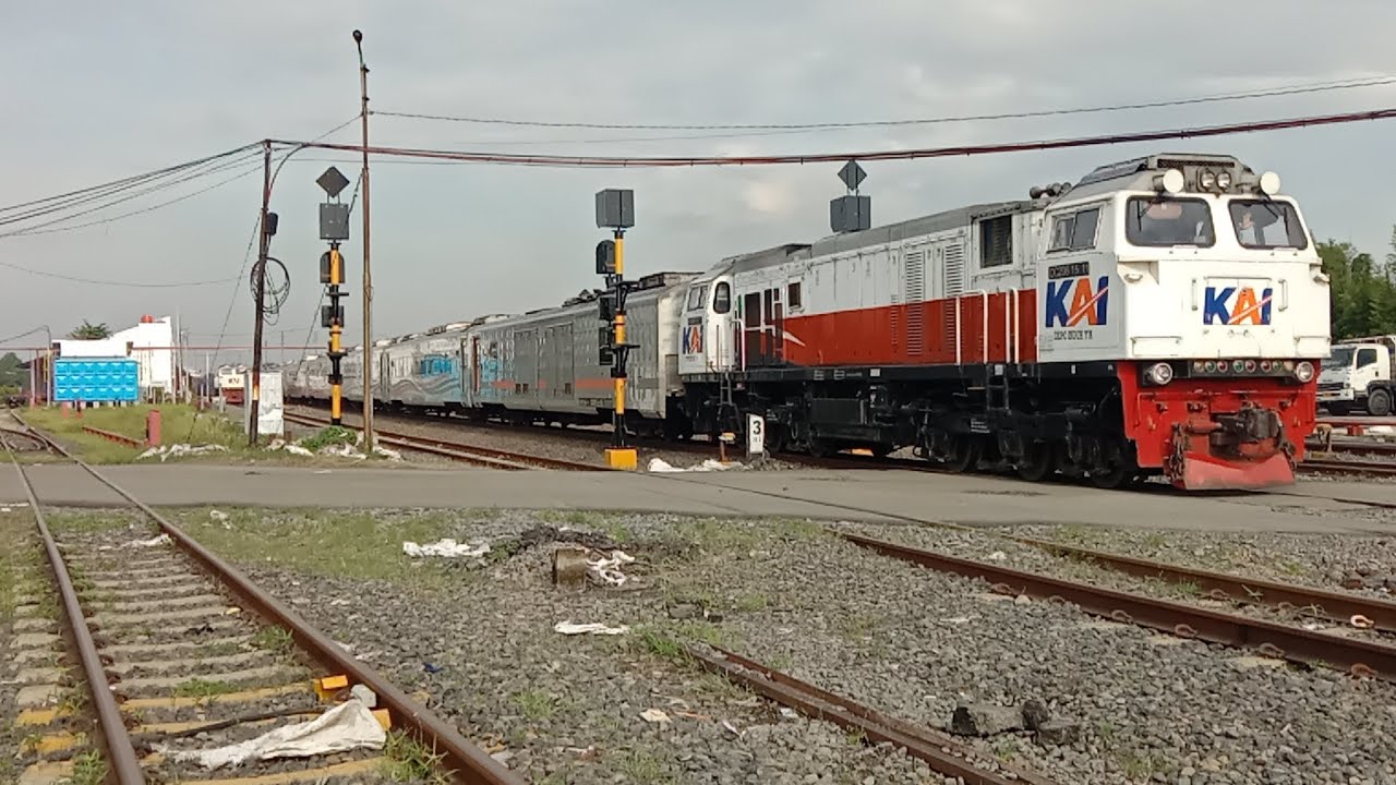 RAMAINYA KERETA API PENUMPANG TAMBAHAN SAAT LIBURAN NATAL DAN TAHUN BARU & KUMPULAN LOK SUMATERA