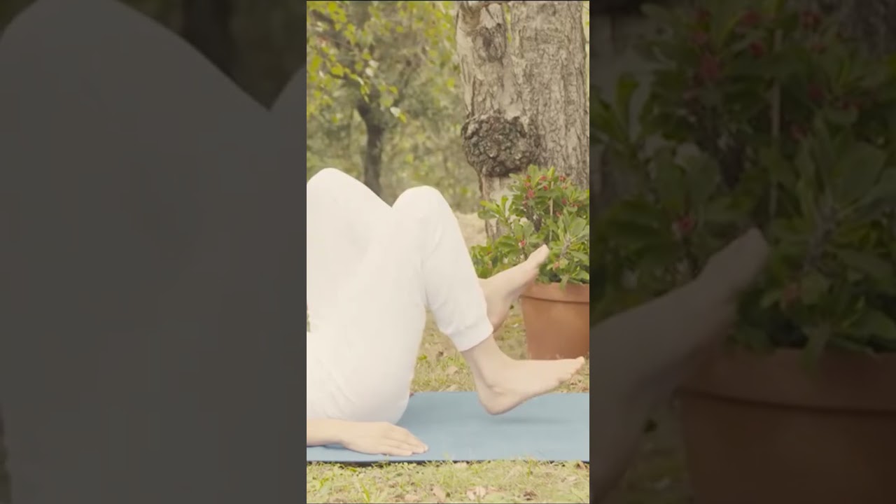 ESERCIZI YOGA - RAFFORZA IL TUO ADDOME 