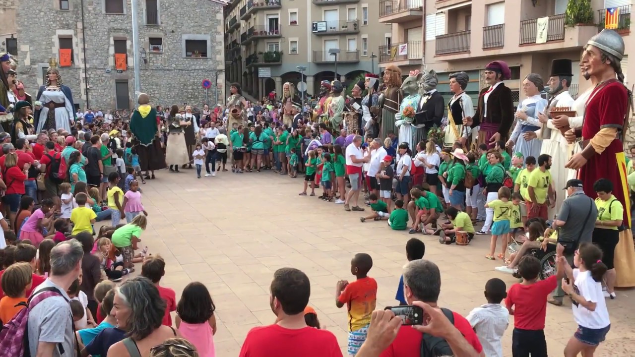 Entrada dels gegants de Moià a la plaça (trobada 2018)