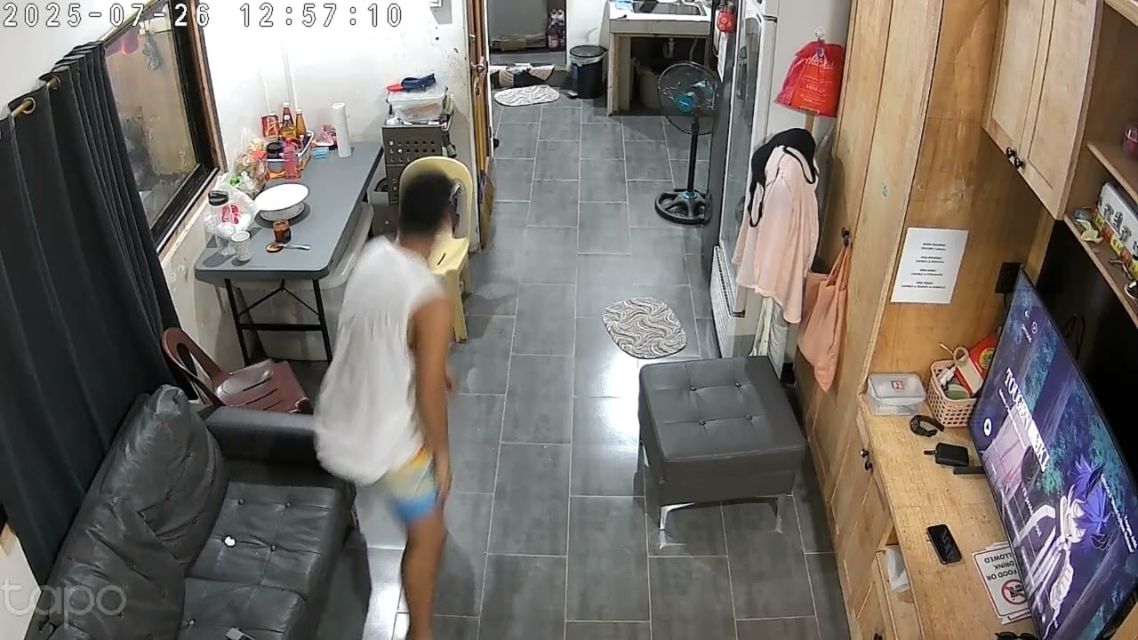 Face on the wall ky di mag.clean sa iyang mess