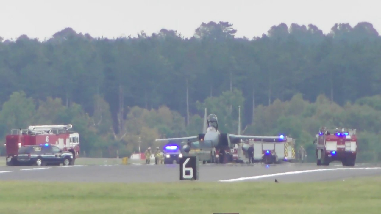 good  Emergency training USAF F15 Fighter Jet has taken Cable to stop RAF Mildenhall 28Oct16 144p