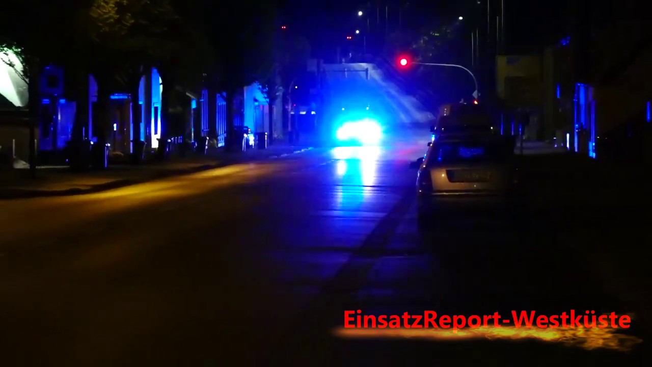Schwerer Unfall Person Eingeklemmt Einsatzfahrt FFW Heide HLF3, HLF2, Reserv NEF, ELW1, HLF1