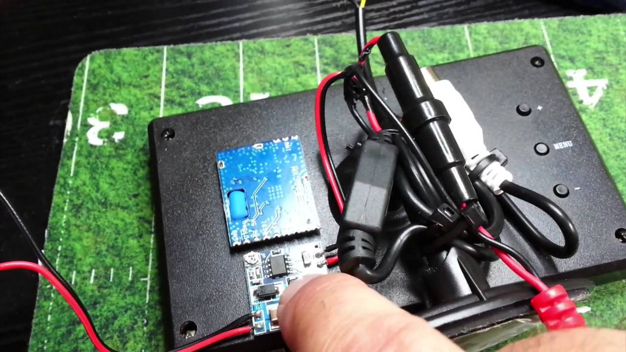 Mini FPV monitor with built-in 5.8 Ghz receiver and antenna