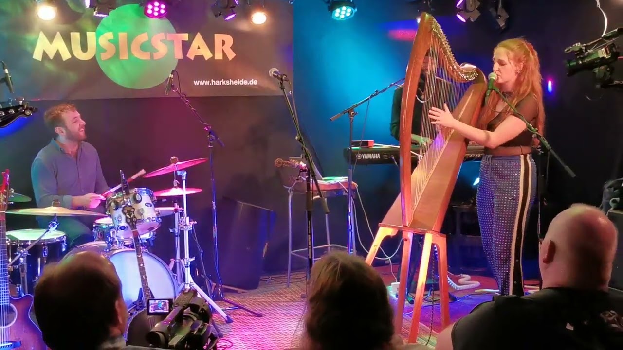 Lisa Canny (Ireland) live 3.11.2022 in the MUSIC STAR (Norderstedt, Germany)