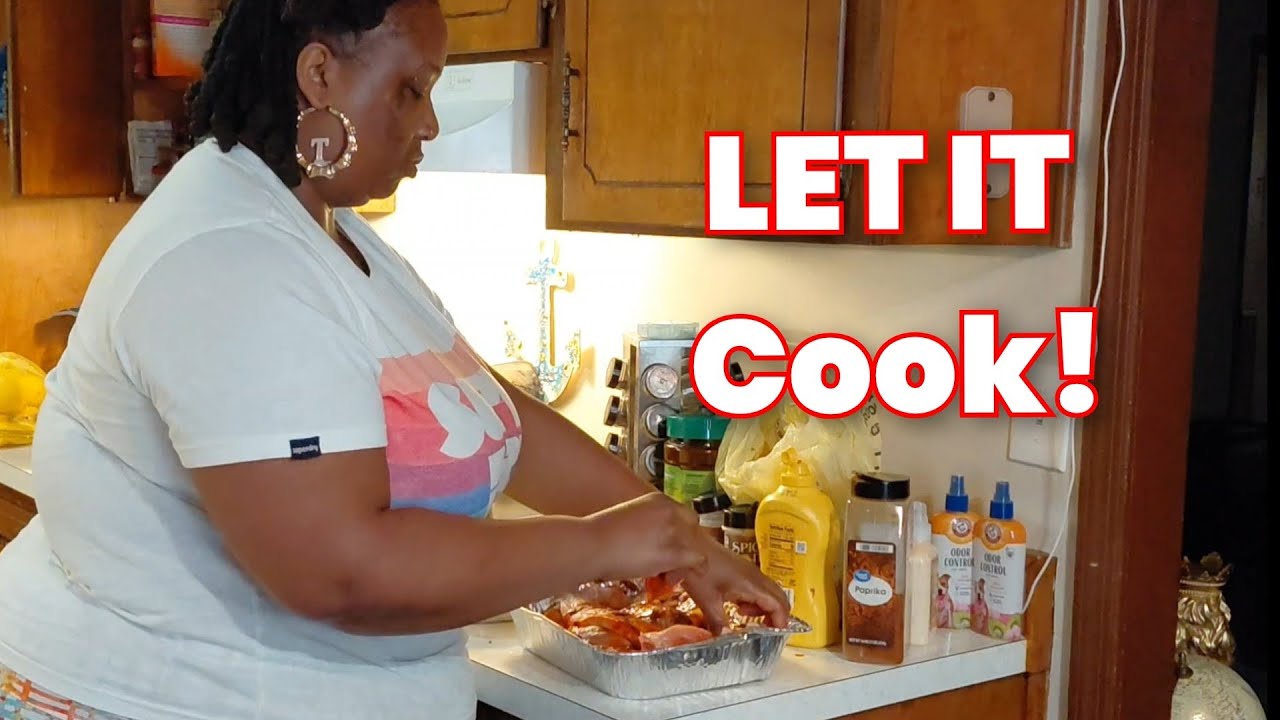 COOKING OUT ON THE GRILL FOR MY FAMILY| BBQ RIBS CHOPS AND POTATOES 