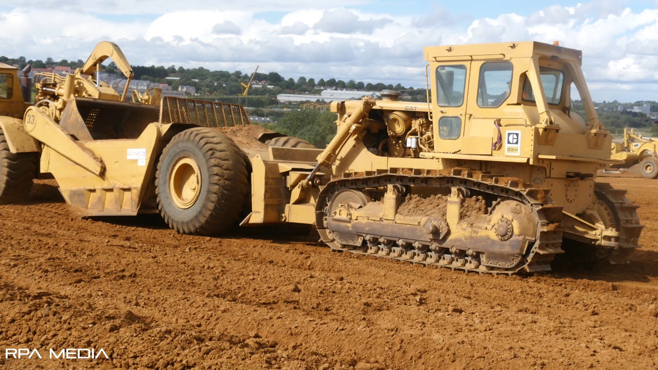 Classic earthmoving with Caterpillar scrapers and boxes