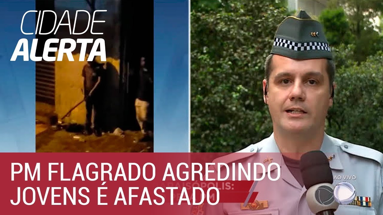 Coronel diz que PM flagrado agredindo jovem de muleta foi afastado