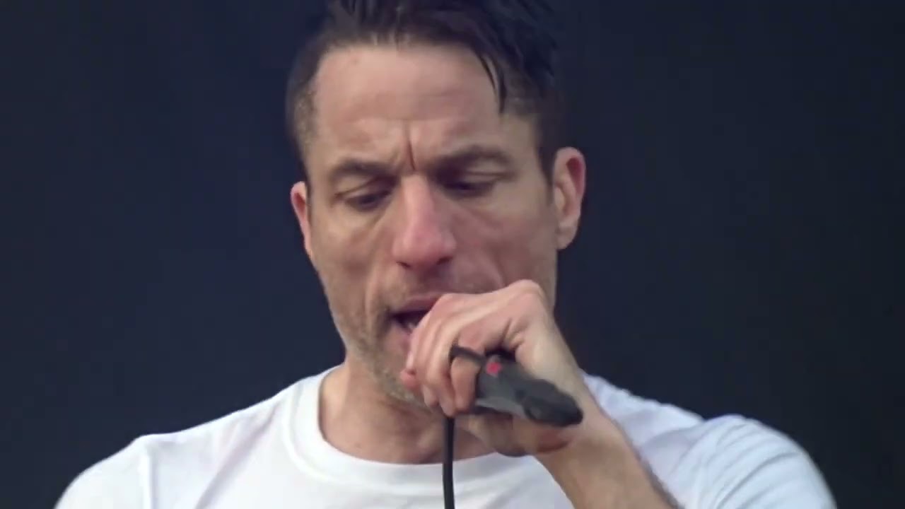 Raised Fist Sound of the Republic Stockholm Gr&ouml;na Lund 220512