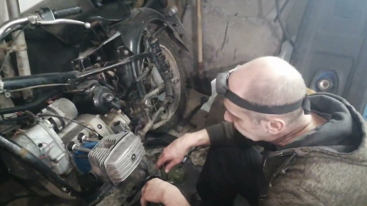 Ремонт мотоцикла Днепр 1988 г. Регулировка клапанов, чистка центрифуге,  электронное зажигания.