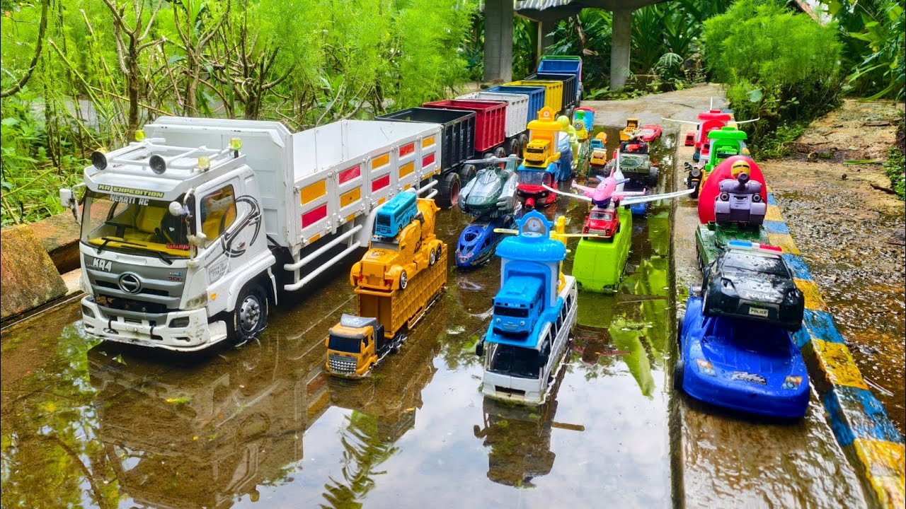 Wow !!! Mobil Truk Tronton Panjang Bongkar Penuh Mobil Mobilan Truk Mixer, Forklift, Ambulan 