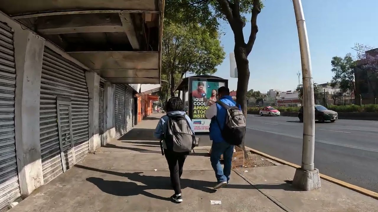 Caminando en Calzada de Tlalpan, metro portales