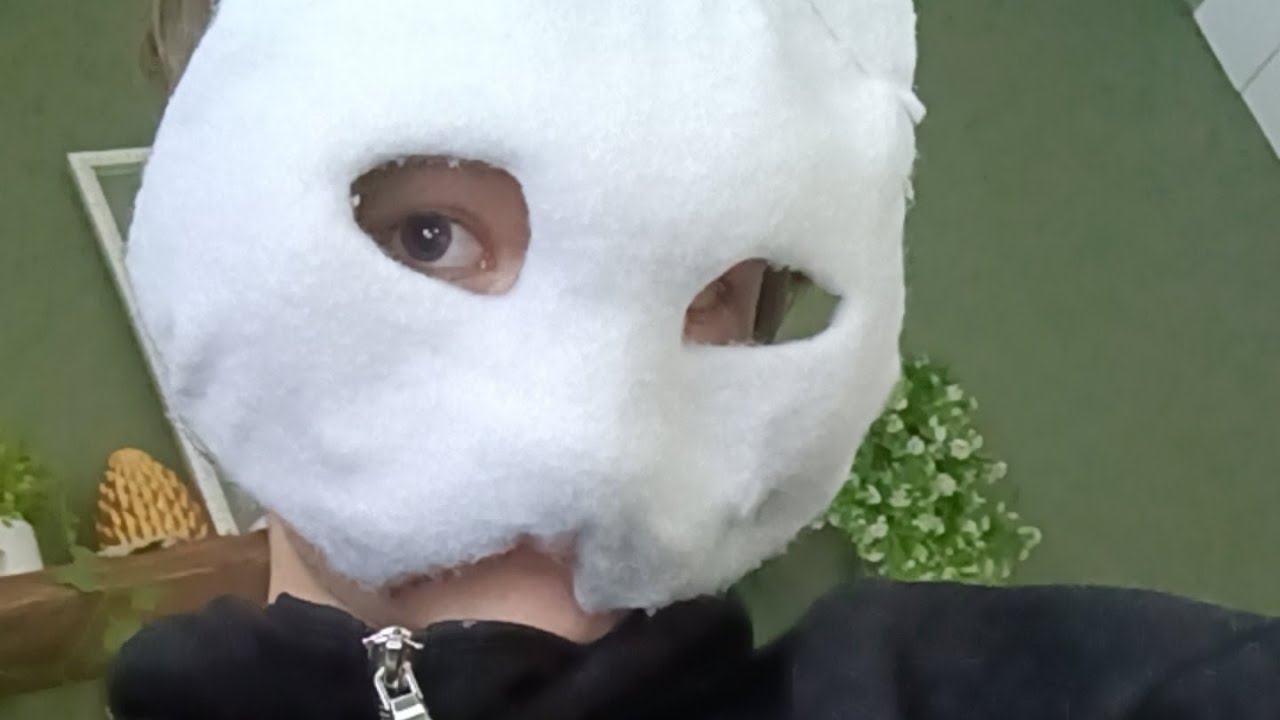 Finishing my Blitz mask!! ⚠️TW: Hot glue gun and scissors⚠️ (Pt. 2)