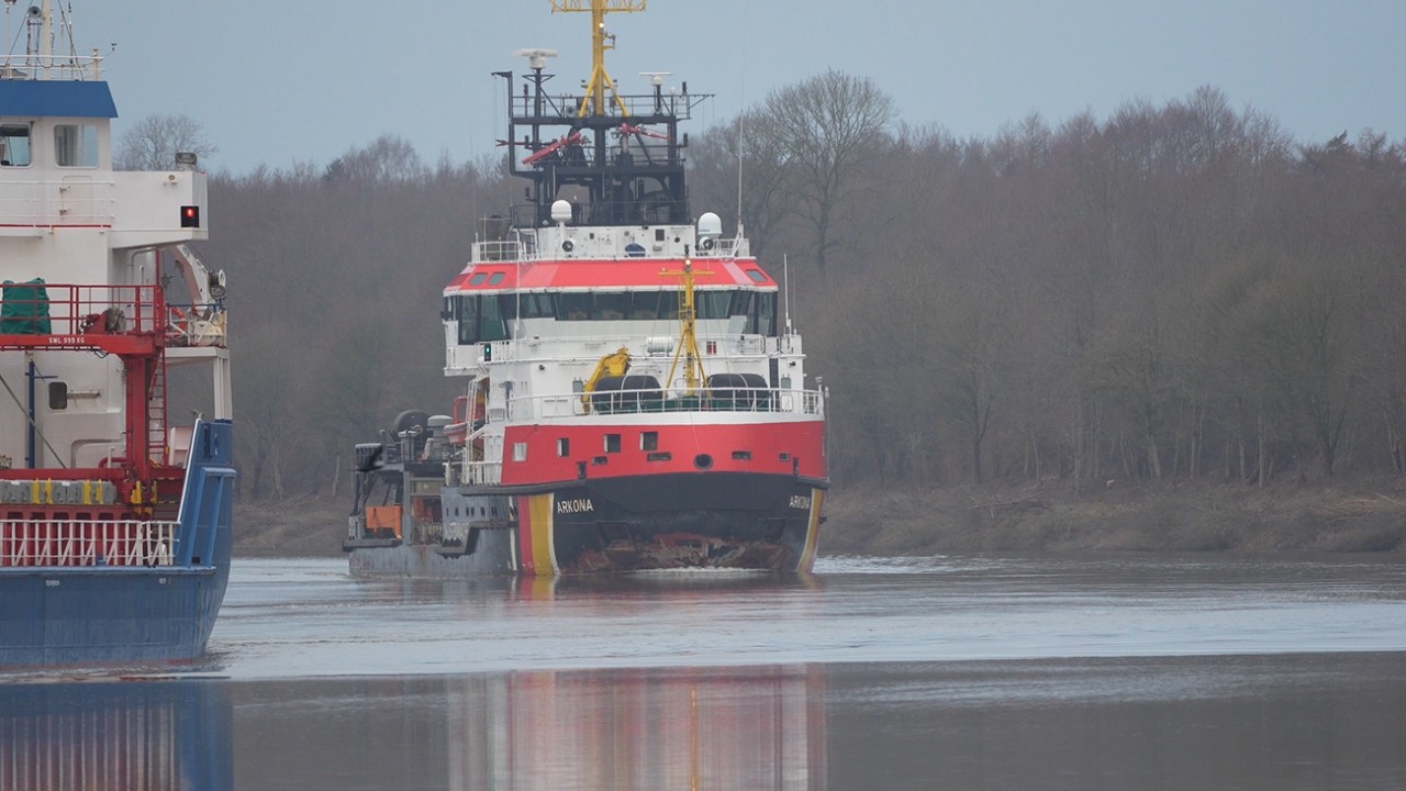 Ships on Kiel Canal/ Schiffe am Nord Ostsee Kanal/ NOK - Tanker, Containerships, Freighters and more