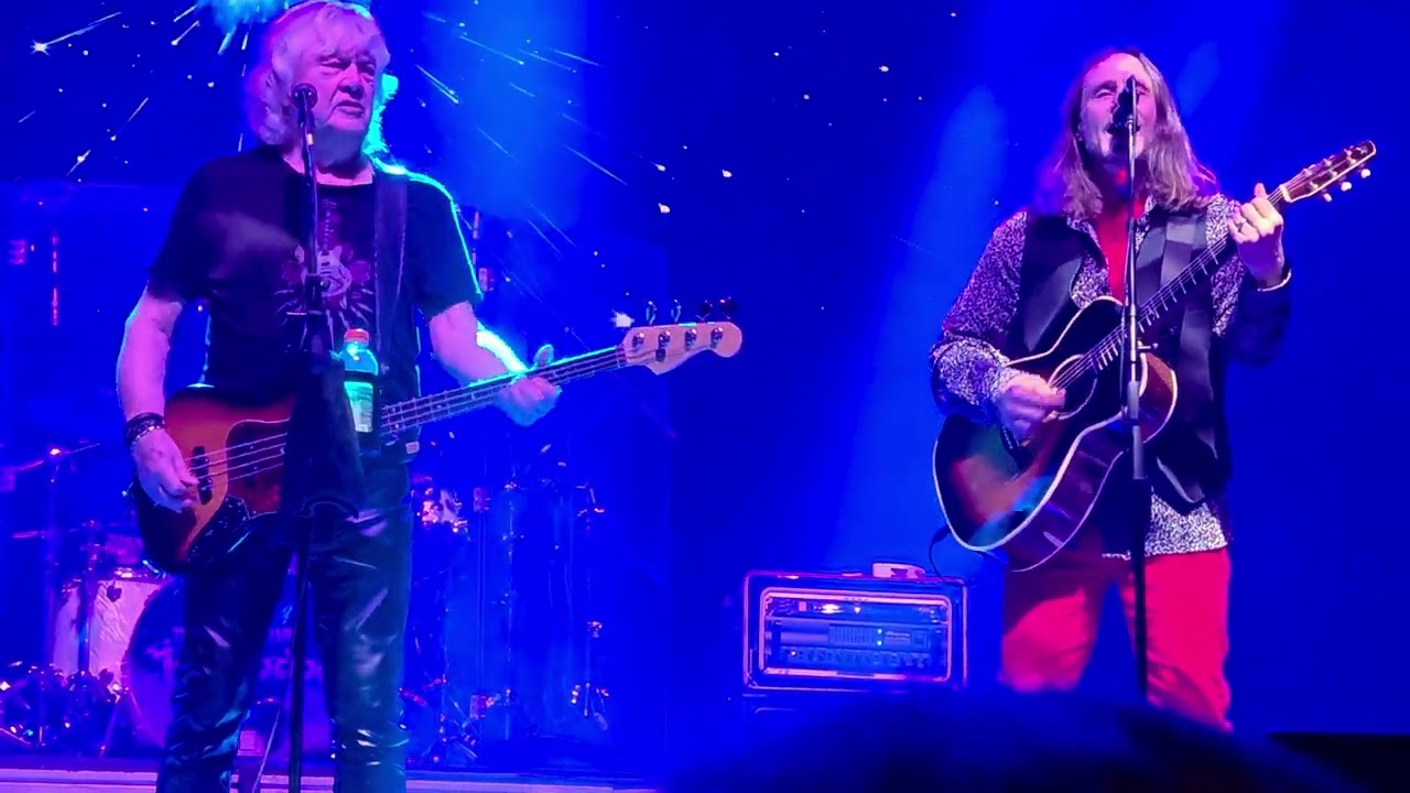 Moody blues John lodge cleveland agora 8/2/25.   Knights in white satin.