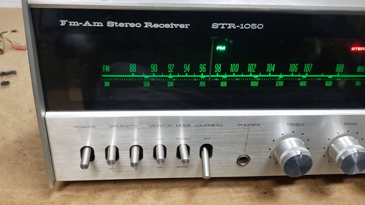 Gradiente STR 1050 -Troca dos Capacitores Eletrol&iacute;ticos.