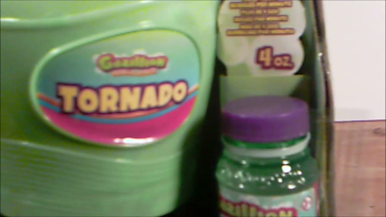SHOW TIME BOX OPENING GAZILLION BUBBLES TORNADO HOW TO MAKE BILLIONS OF BUBBLES FYI AWESOME CRAZY.