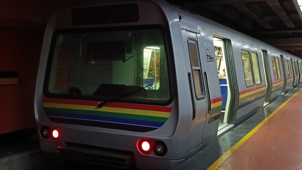 MCCS: Tren Alstom Bombardier serie 5 saliendo de la estación Bello Monte L5 🟣#viralvideo #video 